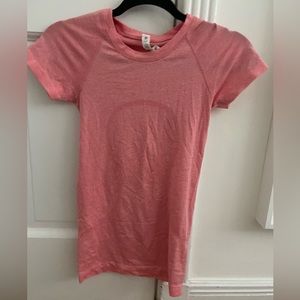 Pink lululemon swiftly tech size 2 great condition hardly ever worn